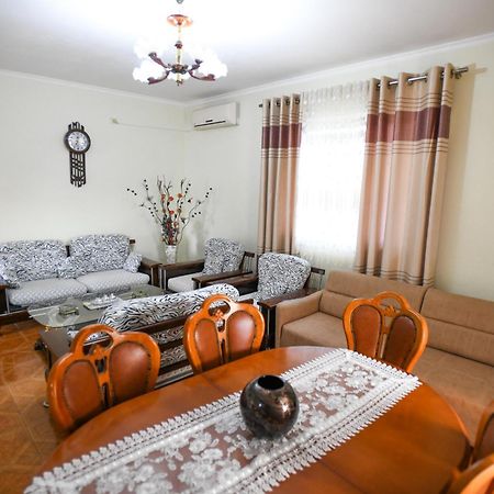 Apartment Darlin Berati Exterior foto