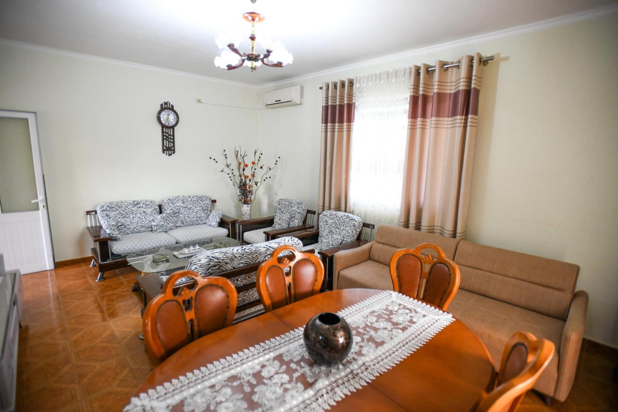 Apartment Darlin Berati Exterior foto