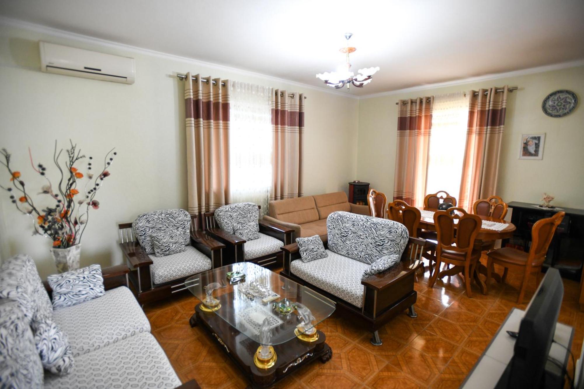 Apartment Darlin Berati Exterior foto