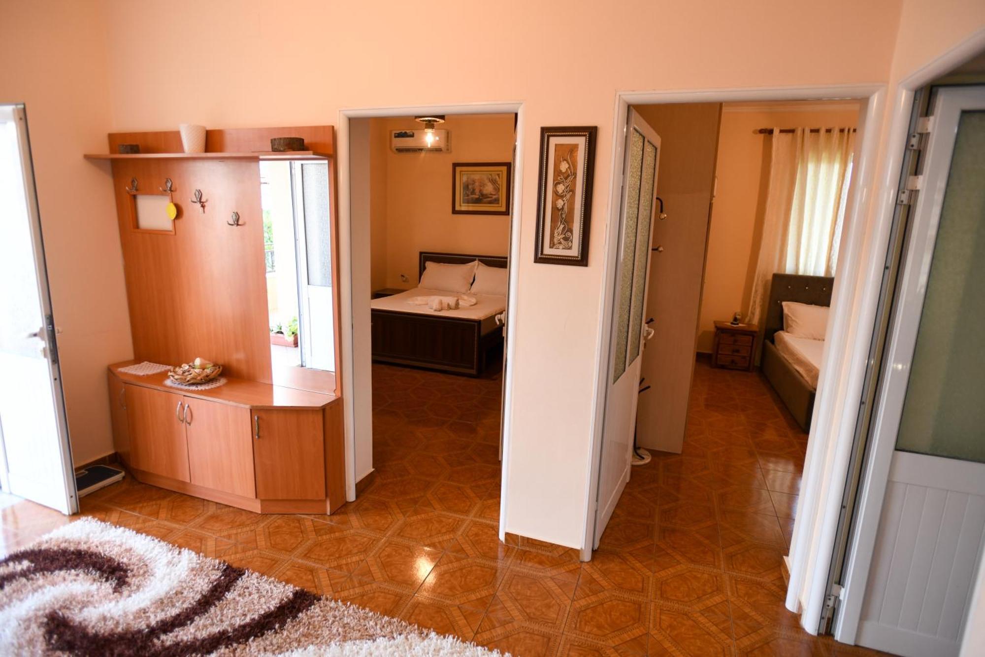 Apartment Darlin Berati Exterior foto