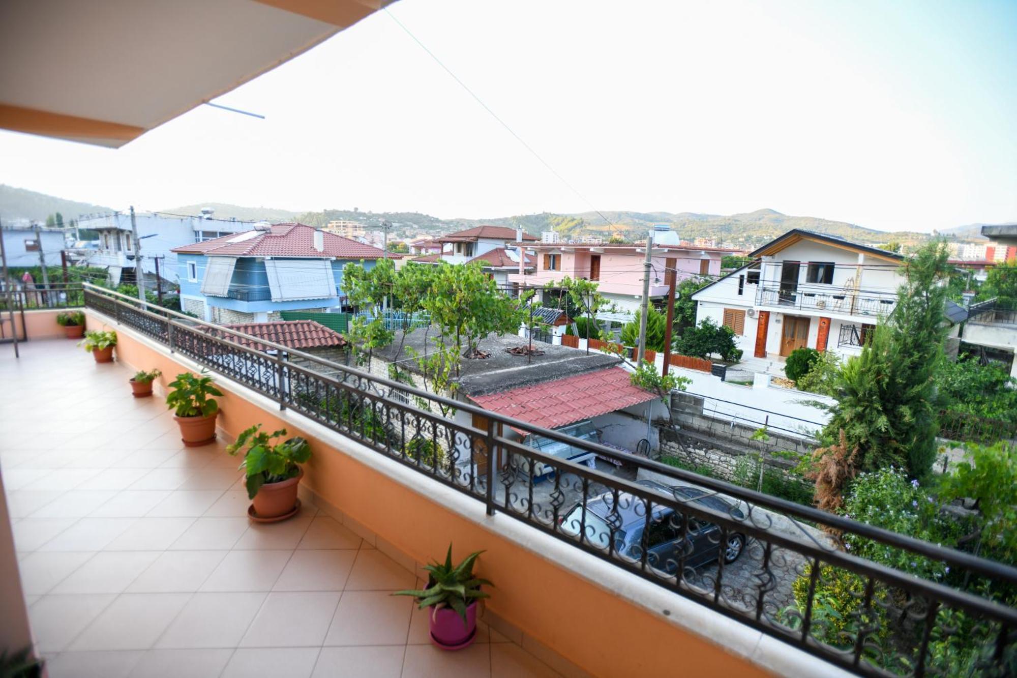 Apartment Darlin Berati Exterior foto
