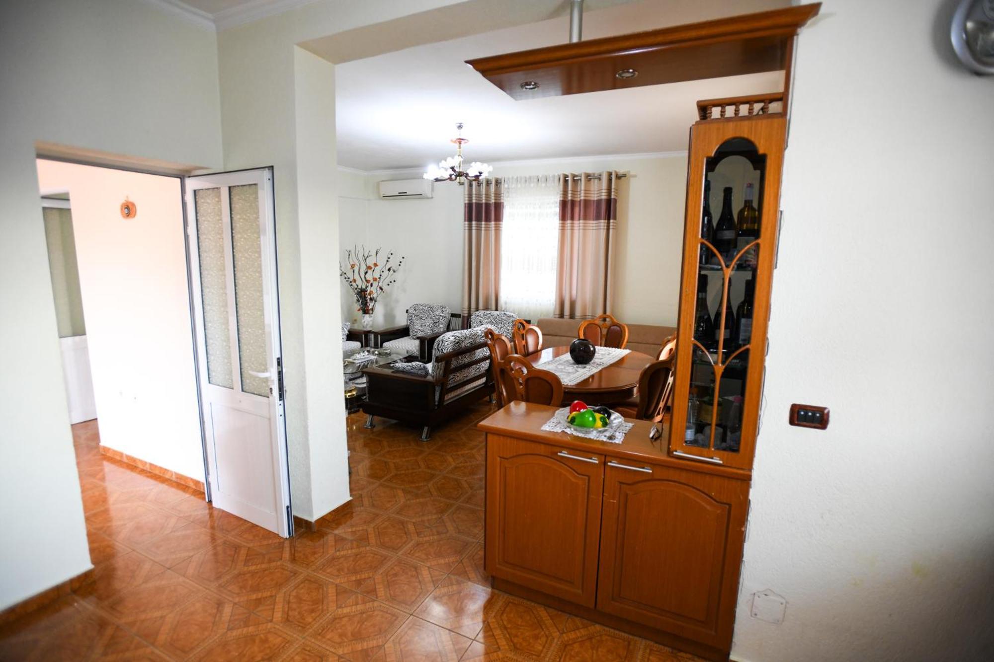 Apartment Darlin Berati Exterior foto