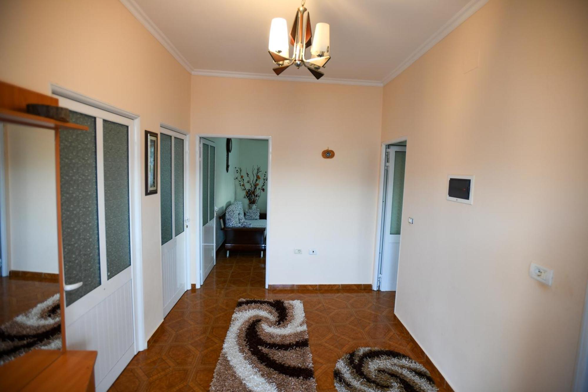 Apartment Darlin Berati Exterior foto