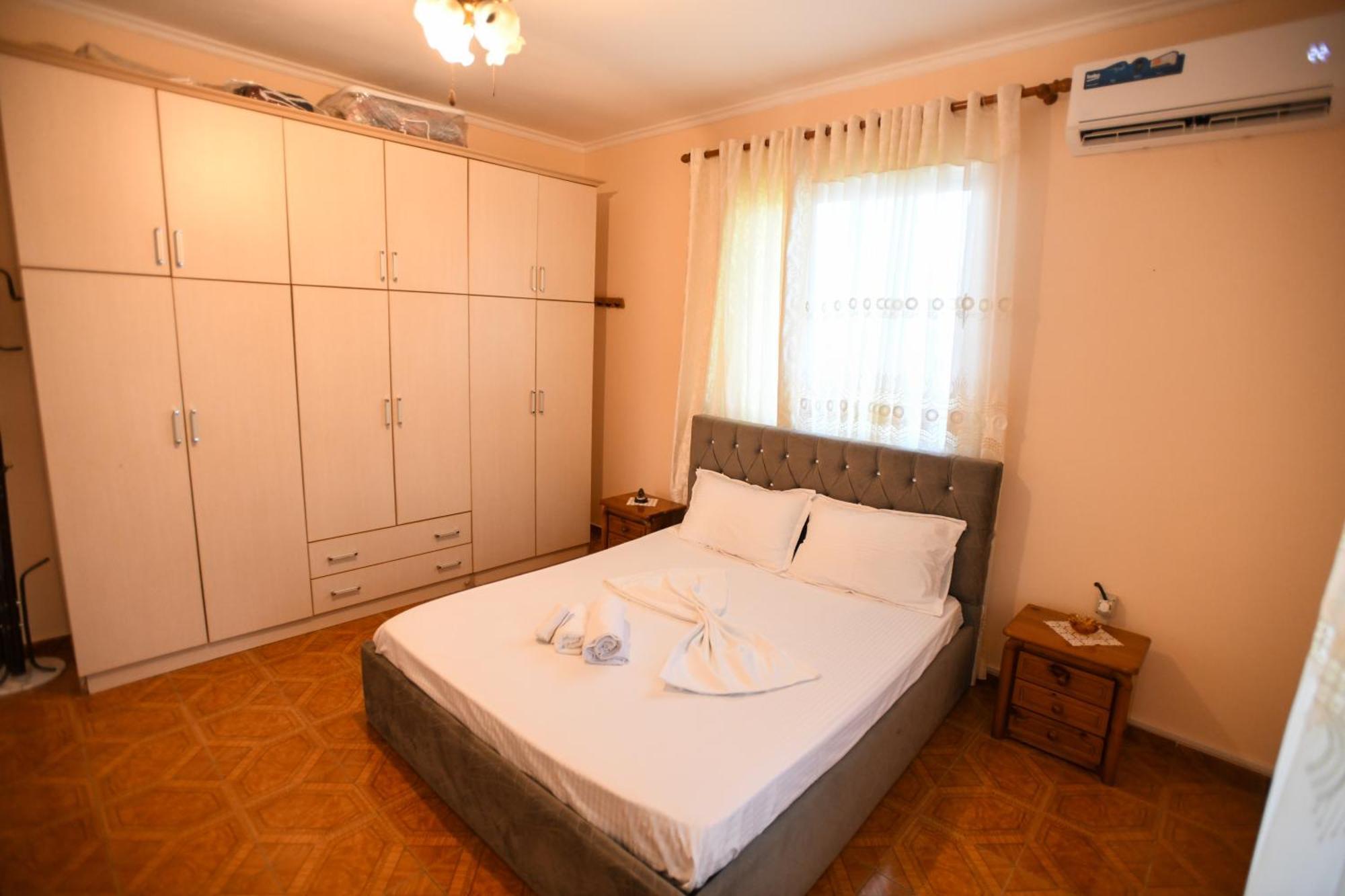 Apartment Darlin Berati Exterior foto